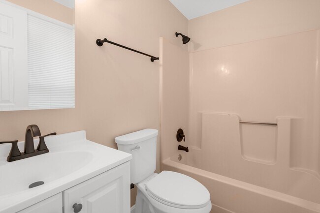 Building Photo - Spacious 4 BR/2.5 BA Single-Family Home in...
