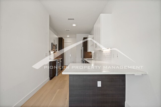 Building Photo - Newer Studio Apt in RiNo District in Denver 1 Underground Parking Space!