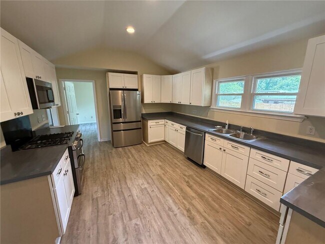 Building Photo - 5011 Highcrest Dr