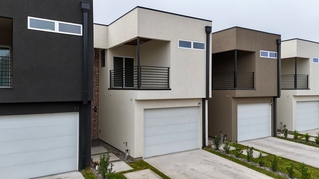 Building Photo - Gated Luxury Townhomes for Rent in North McAllen | Long-Term Lease at Colgate Crossings