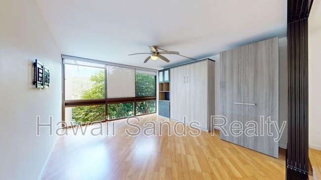 Building Photo - 501 Hahaione St