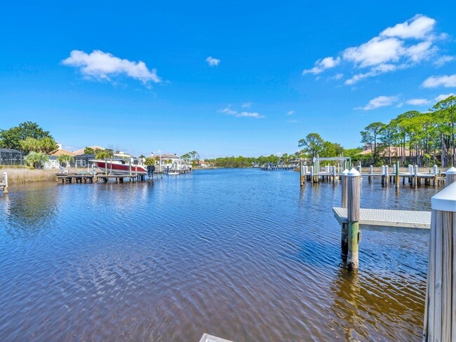 Building Photo - 330 Kelly Plantation Dr