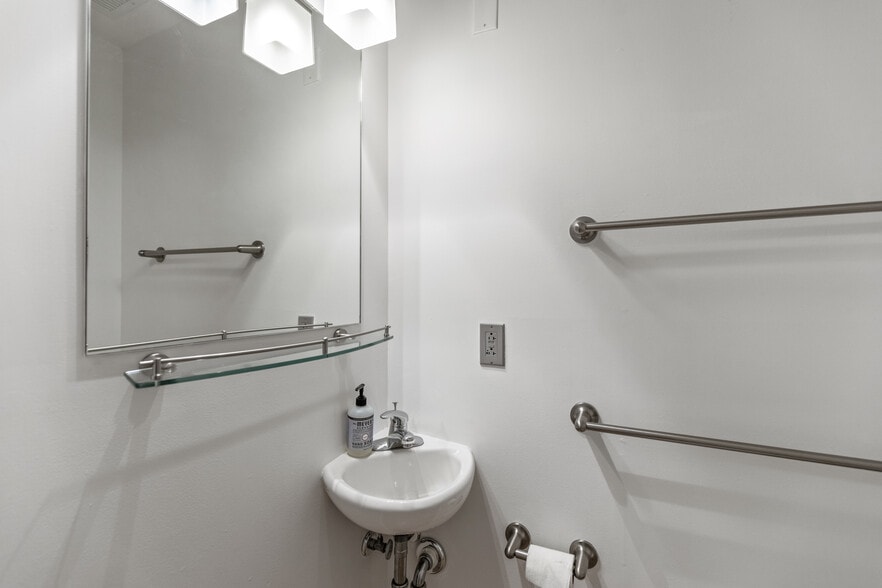 Half bath - 15 Brown St