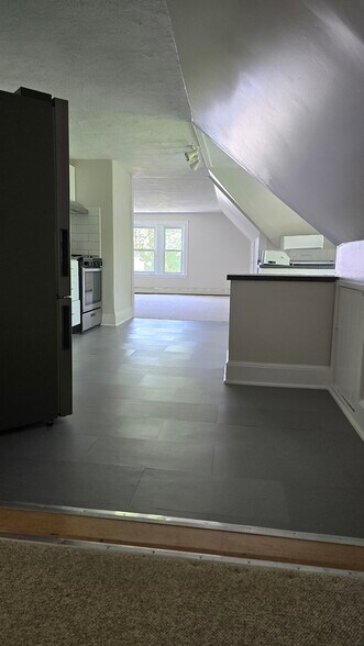 Building Photo - 33 Ashfield St
