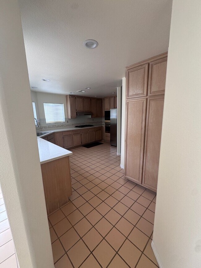 Building Photo - Spacious La Jolla Home in Gated Community