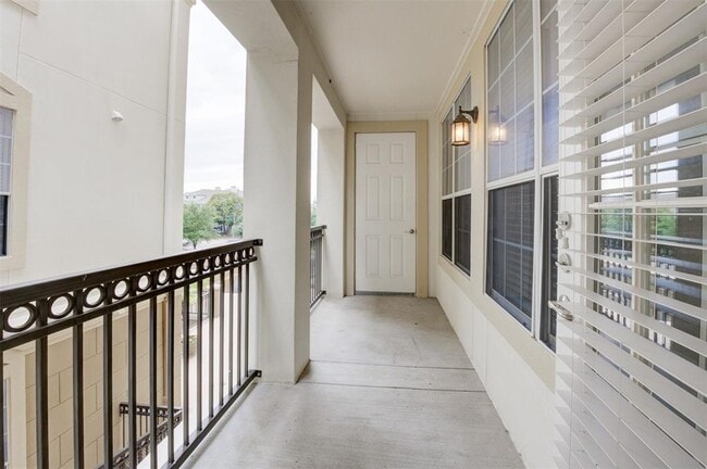 Building Photo - 7575 Kirby Dr