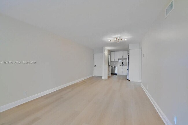 Building Photo - 2650 Greenwood Terrace