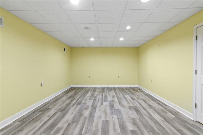 Building Photo - Beautifully Renovated 5-Bedroom, 4-Bath Home on Full Finished Basement!