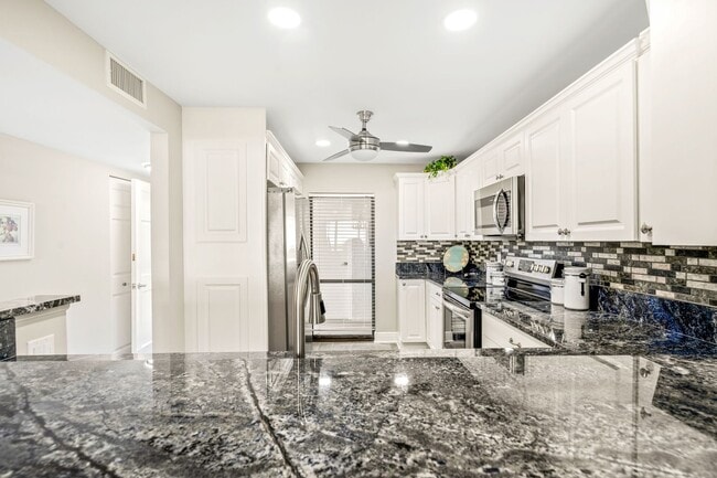 Building Photo - Oceanview 2 BR 2 BA in Vero Beach Turnkey Monthly Rental