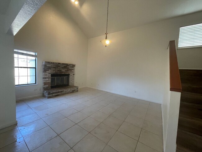 Building Photo - 581 Ledwith Ct
