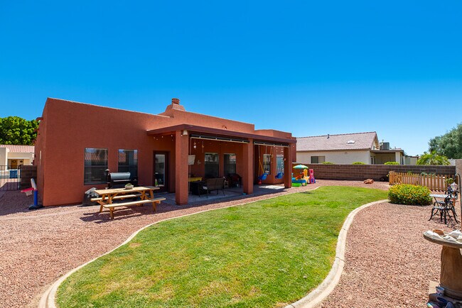 Building Photo - 10213 S Del Rey Dr