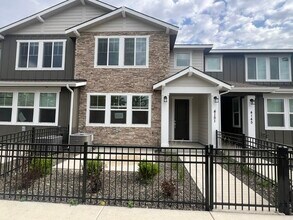 Building Photo - Brand New 3 BR / 2.5 BA Luxury Townhome in Eagle – Skyview Community