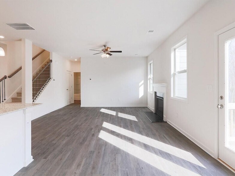 Building Photo - 114 Valimar Dr