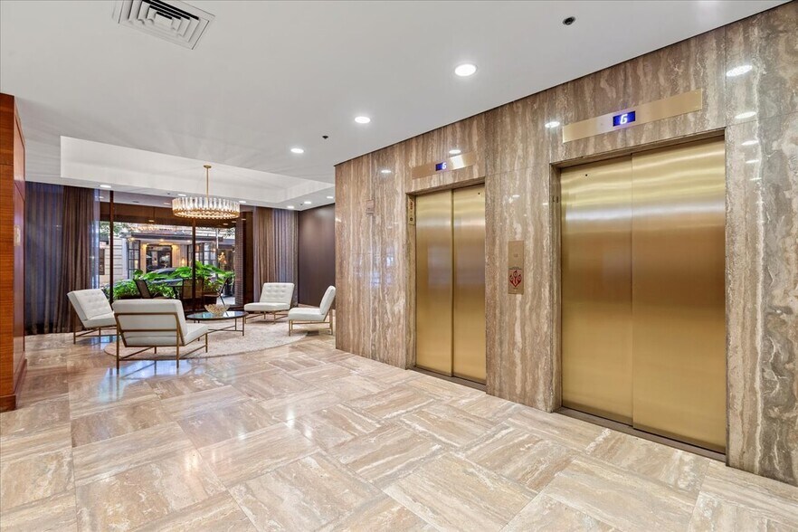 Building Photo - 40 E Delaware Pl