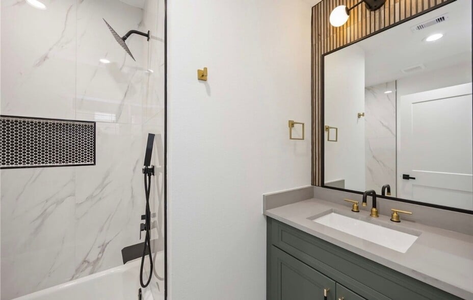 Building Photo - 8007 Cora St