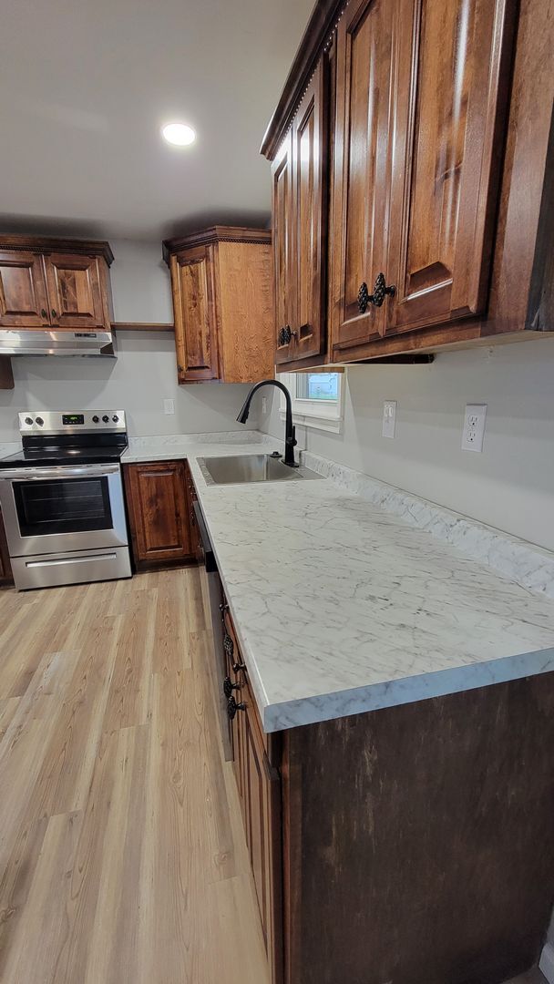 Building Photo - SPACIOUS NEWLY REMODELED 3 Bedroom | 1.5 B...