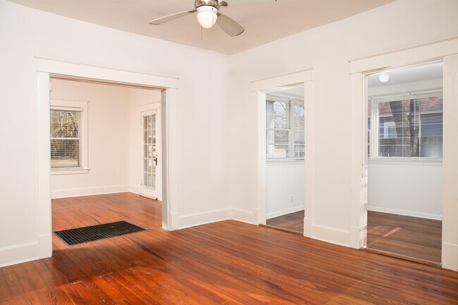 Building Photo - 180 Rosemont Garden