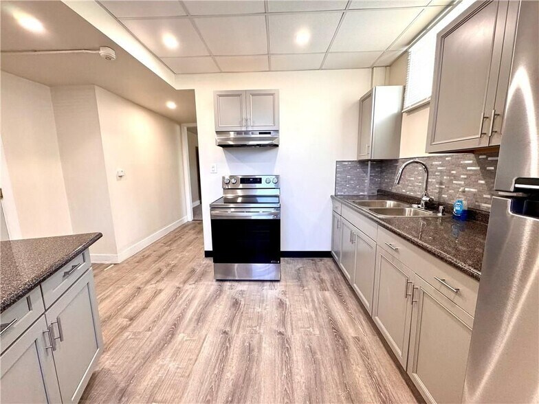 Building Photo - 143 Pidge Ave