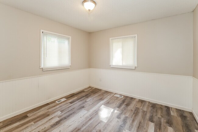 Building Photo - 3 Bedroom Home on Shoshone Drive
