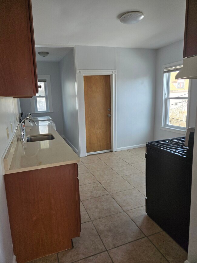 Building Photo - 10 Emrose Ter