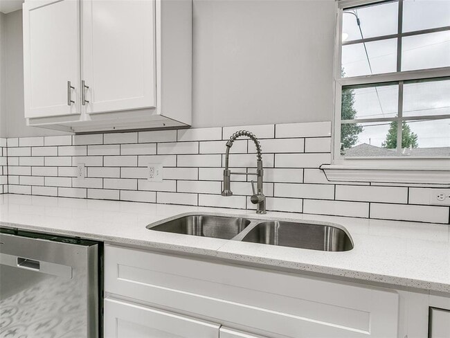 Building Photo - 1429 Casady Ln