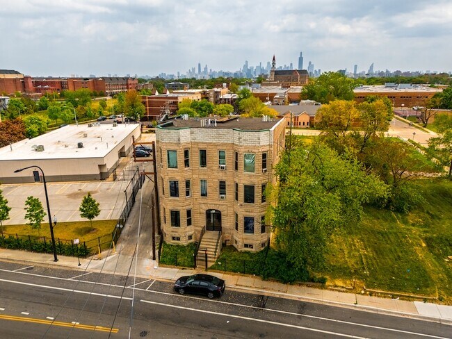 Building Photo - 317 S Homan Ave