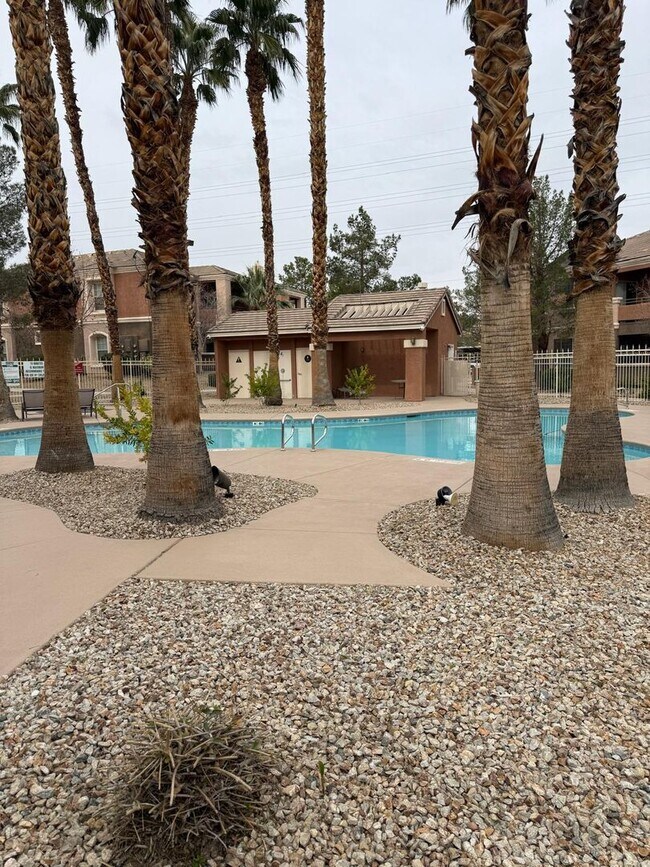 Building Photo - Two Bedroom  - Two Bathroom with attached Garage Ready For Move In