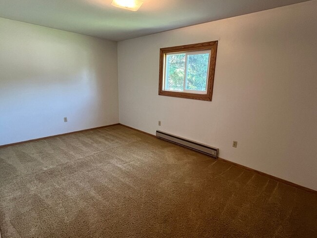 Building Photo - Ambassador 2 Bed 1 Bath