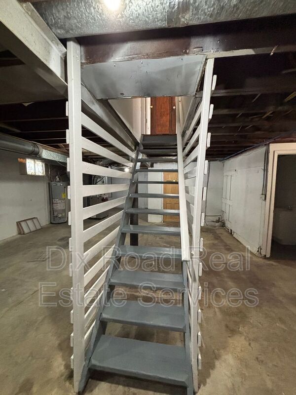 Building Photo - 307 N E St