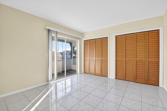 Building Photo - 46 Waltham B