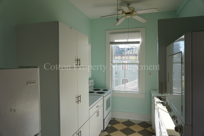 Building Photo - 2BR/1BA Stellar Apartment in Prime Locatio...