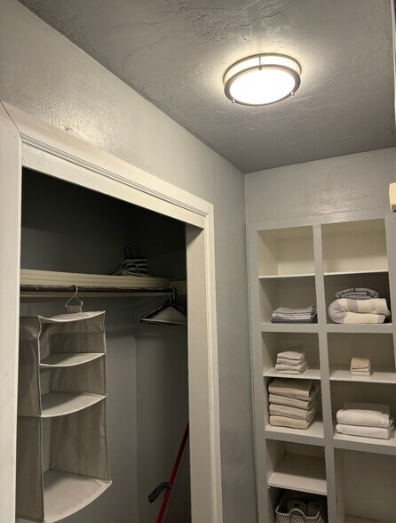 Building Photo - 10116 Comanche Rd NE