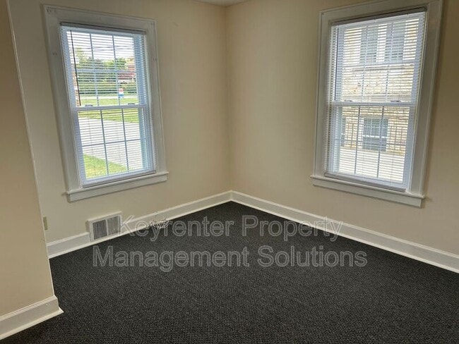 Building Photo - 129 Dupont Cir