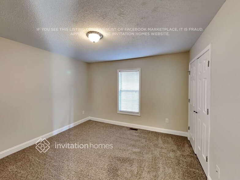 Building Photo - 5311 Oaktree Dr