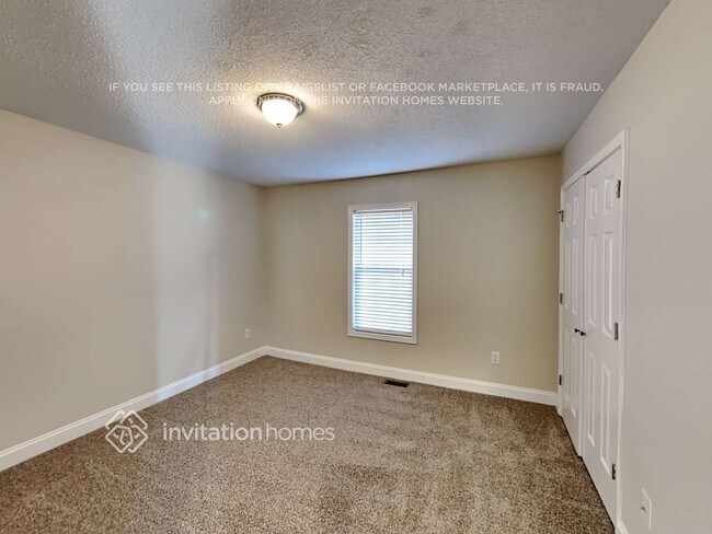 Building Photo - 5311 Oaktree Dr