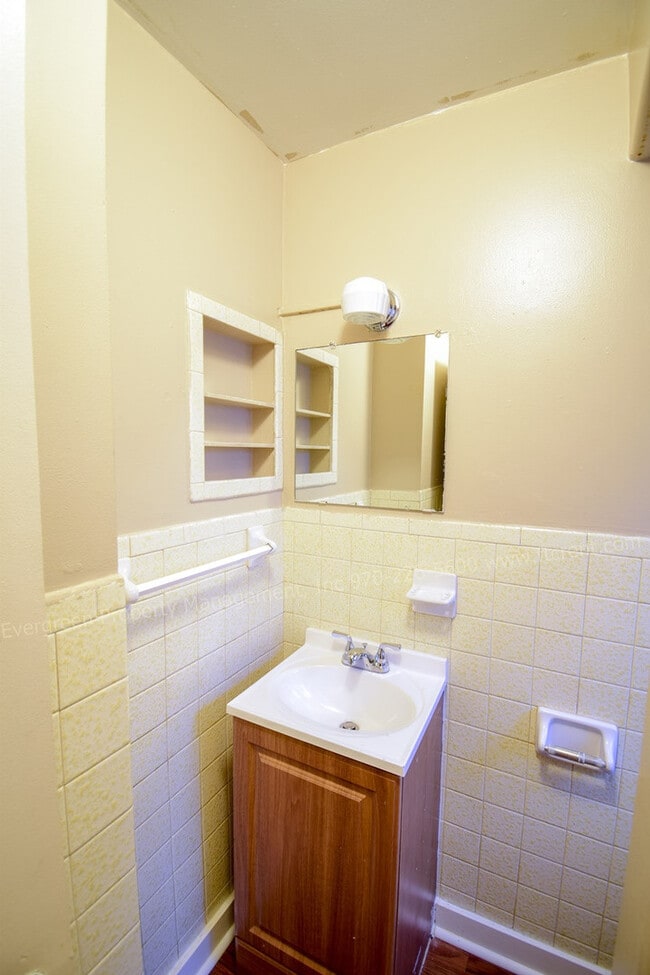 Building Photo - 161 S Lincoln Ave