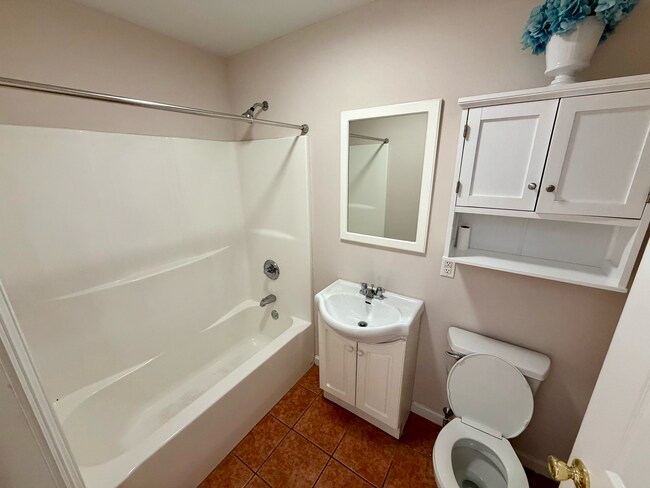 Building Photo - Adams Ave.