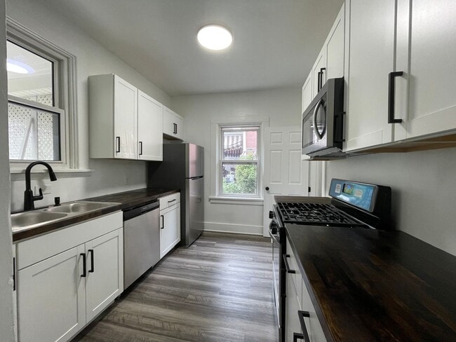 Building Photo - Available April 2026 - 2 Bedroom Home in Dormont w/ Central AC and Off-Street Parking Pad!