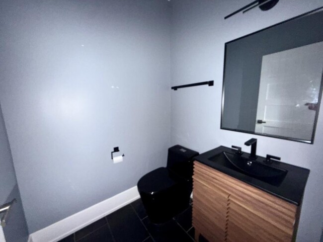 Building Photo - 2 bedroom in Chicago IL 60610