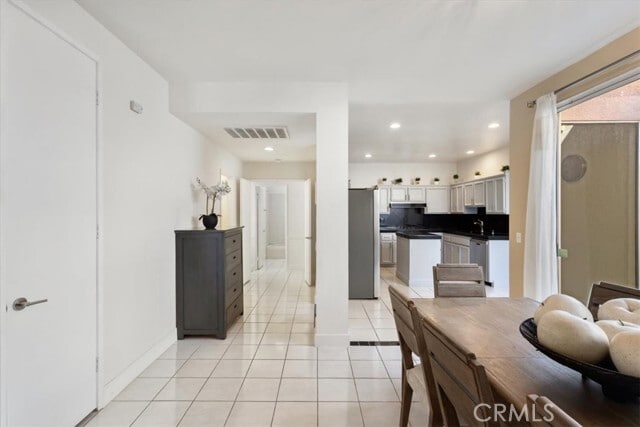 Building Photo - 77 Lakeshore Dr