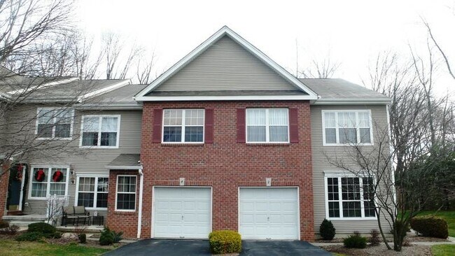 Primary Photo - 4 Pond Hollow Dr