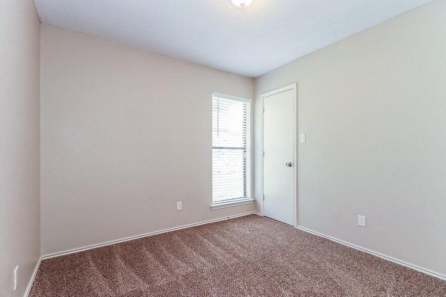 Building Photo - 2618 Butterfield Dr