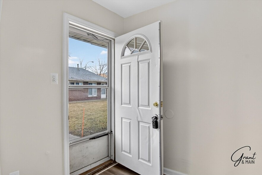 Building Photo - Maplewood Manor