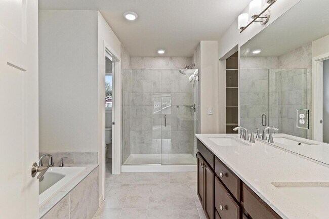 Building Photo - Bueaitful 4 bedroom home with 1 bed 1 bath MIL!