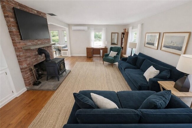 Building Photo - 400 3rd Beach Rd