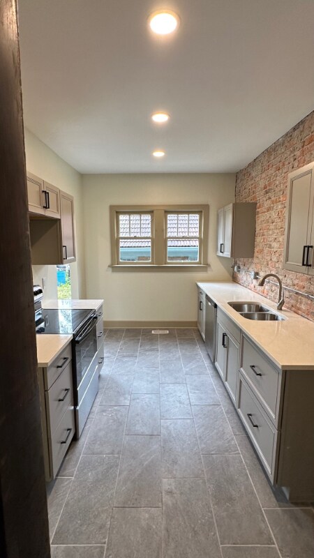 Building Photo - 4061 Central Ave