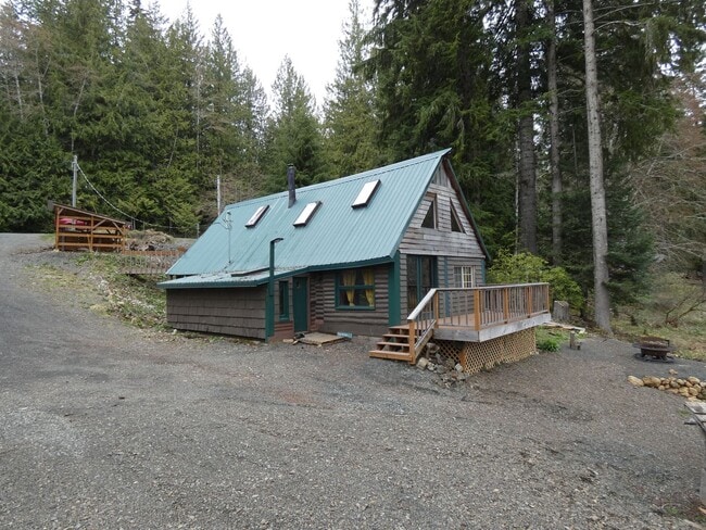 Building Photo - APPLICATION PENDING - **Charming Cabin**