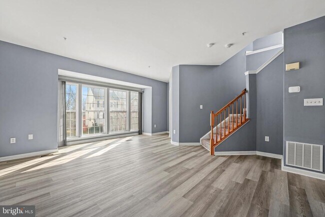 Building Photo - 4012 Meadow Trail Ln