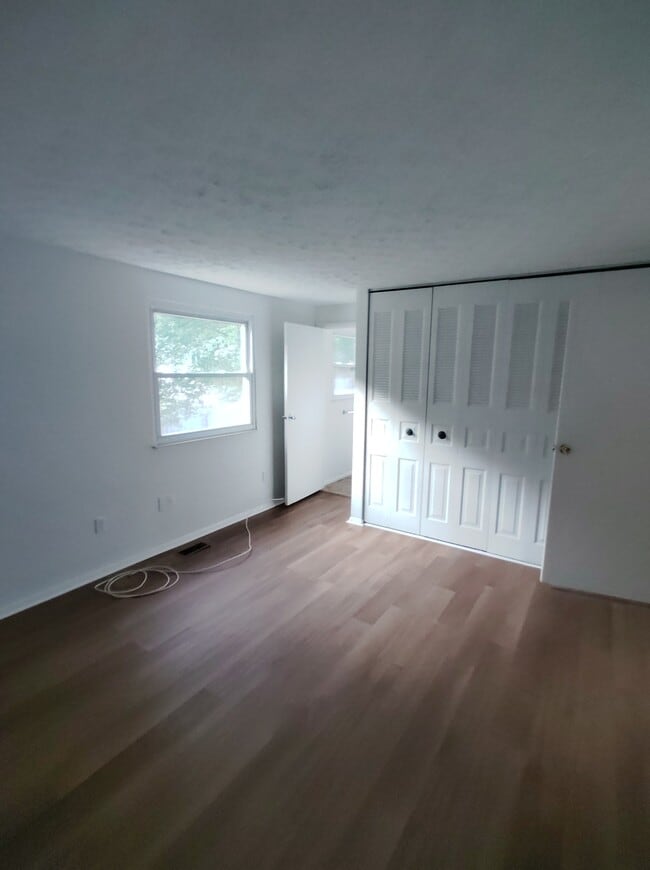 Building Photo - 5811 Heming Ave