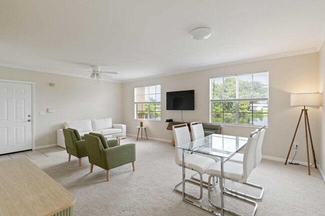 Building Photo - Spacious 2/2 condo with beautiful water vi...